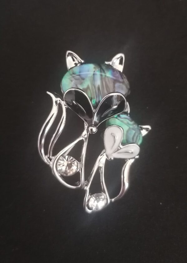 Brooch Mother of pearl Foxes 13x18mm black